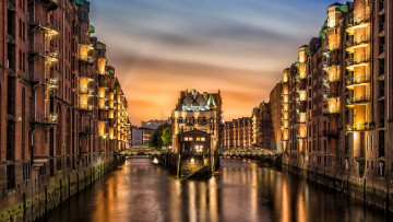 Картинка speicherstadt+ +hamburg +germany города -+огни+ночного+города огни germany река город дома канал