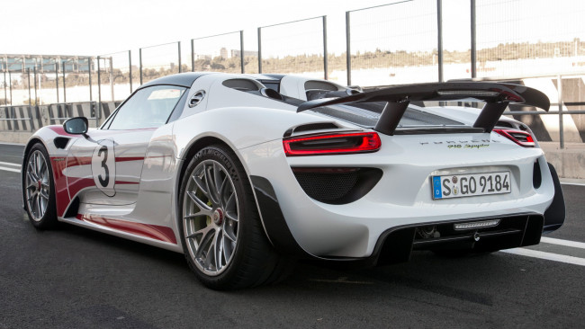 Обои картинки фото porsche 918, автомобили, porsche, германия, спортивные, dr, ing, h, c, f, ag, элитные