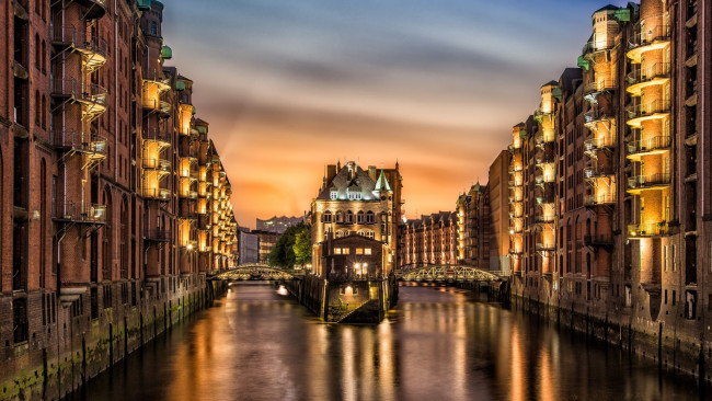Обои картинки фото speicherstadt ,  hamburg,  germany, города, - огни ночного города, огни, germany, река, город, дома, канал