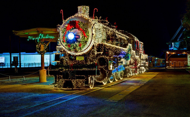 Обои картинки фото техника, паровозы, гирлянда, фонарики, паровоз, город, ночь