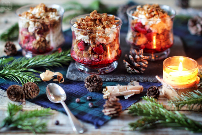 Обои картинки фото праздничные, угощения, шишки, десерт, свечи