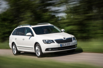 Картинка автомобили skoda combi superb светлый 2013г