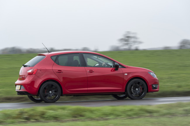 Обои картинки фото автомобили, seat, ibiza, fr, black, 2014г, красный