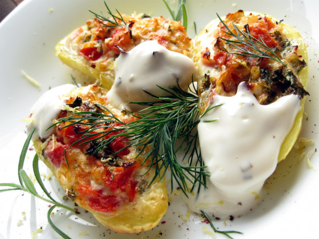 Обои картинки фото еда, картофель, соус, укроп, клубни, фаршированные