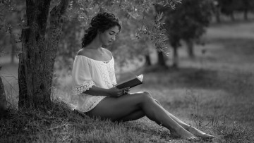 Картинка девушки -unsort+ черно-белые+обои красивая девушка