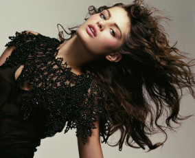 Картинка девушки isabeli+fontana модель шатенка платье