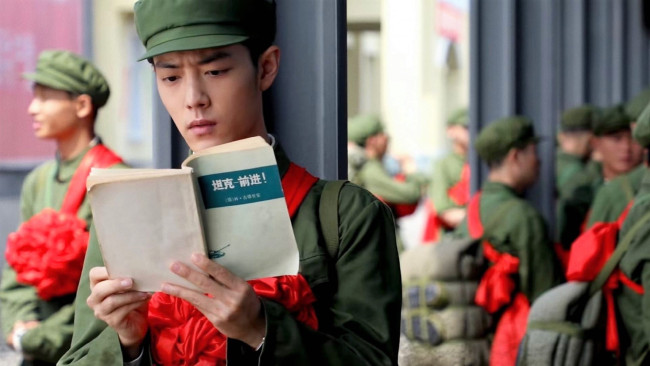 Обои картинки фото кино фильмы, ace troops, гу, ие, форма, книга, вокзал