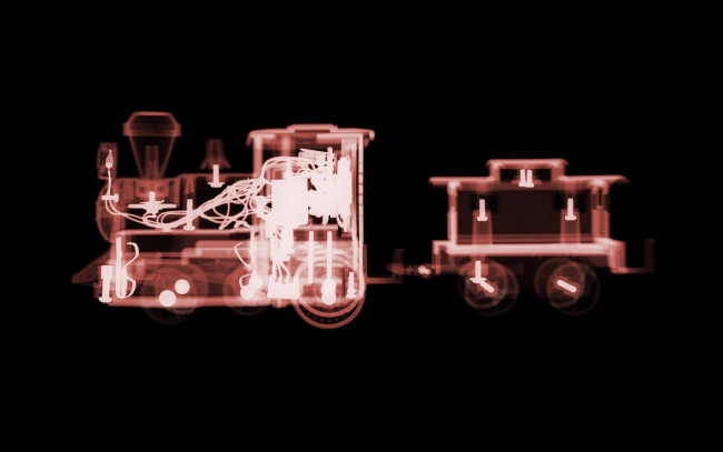 Обои картинки фото разное, кости,  рентген, паровозик, игрушка