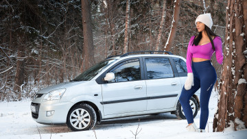 Картинка автомобили -авто+с+девушками hyundai