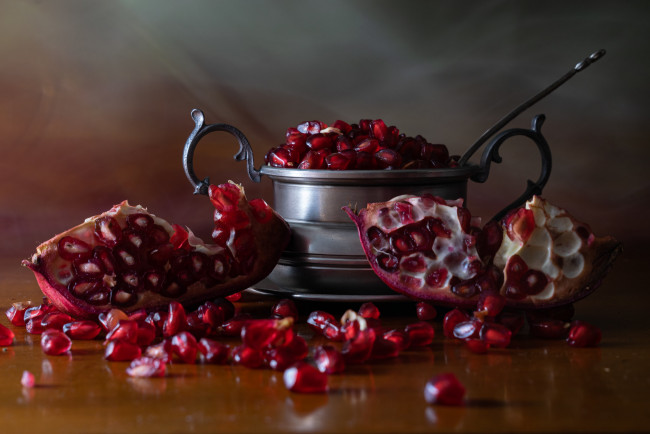 Обои картинки фото еда, гранат, натюрморт, ягоды, фон