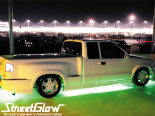 Картинка автомобили выставки уличные фото