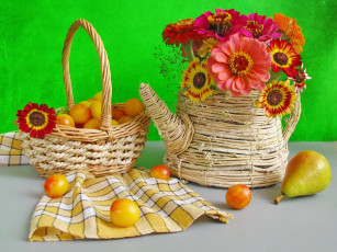 обоя еда, натюрморт, сливы, груша, корзинка, салфетка, цветы