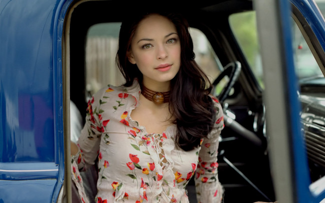 Обои картинки фото Kristin Kreuk, девушки, , , кабина, брюнетка