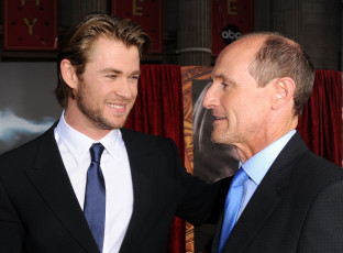 Картинка chris hemsworth мужчины крис хемсворт актер австралия сша