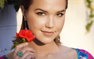 обоя Arielle Kebbel, девушки, , , серьги, цветок, кольцо