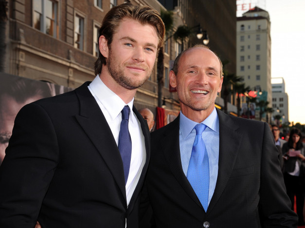 Обои картинки фото chris, hemsworth, мужчины, крис, хемсворт, актер, австралия, сша