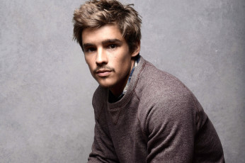 Картинка мужчины brenton+thwaites brenton thwaites