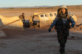 Картинка gold+ +2021+ кино+фильмы gold жажда золота susie porter author oreskis триллер the stranger zac efron cьюзи портер зак эфрон