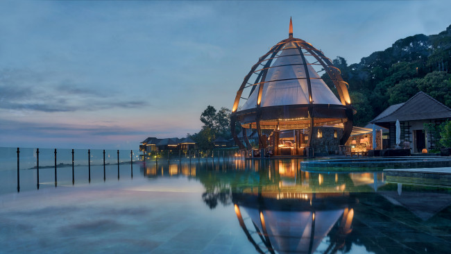 Обои картинки фото города, - улицы,  площади,  набережные, фотография, малайзия, лангкави, пейзаж, холмы, вода, деревья, бунгало, огни, отражение