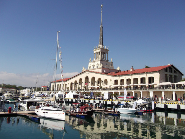 Обои картинки фото города, сочи , россия, морской, вокзал, сoчи, яхты, причал, рoссия