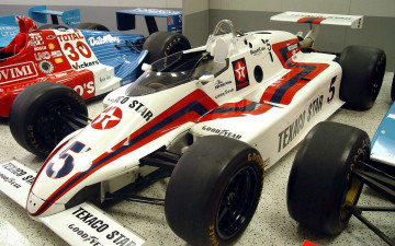 Картинка автомобили выставки уличные фото