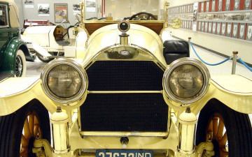 Картинка автомобили выставки уличные фото