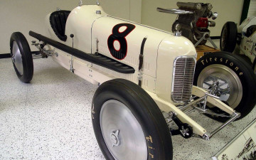 Картинка автомобили выставки уличные фото