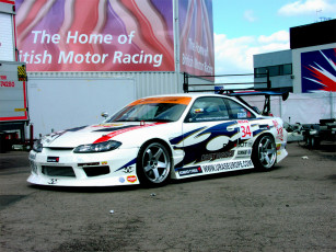 Картинка автомобили выставки уличные фото