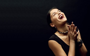 Картинка музыка nelly furtado смех