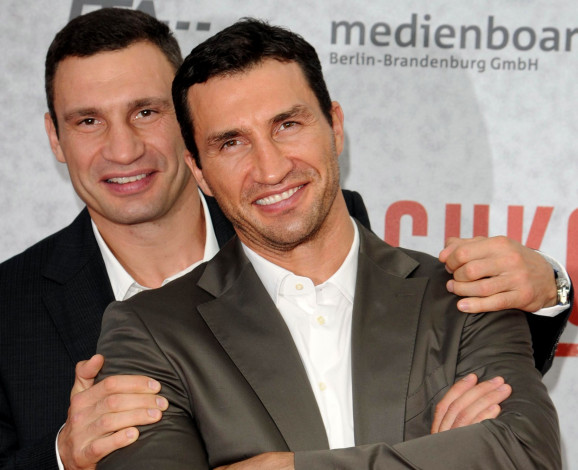 Обои картинки фото мужчины, виталий, владимир, кличко, братья, боксеры