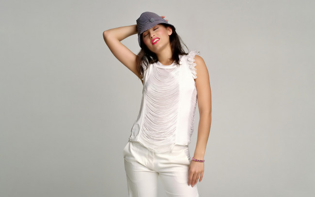 Обои картинки фото музыка, nelly, furtado, шляпка