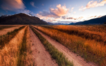 Картинка природа дороги поле трава колея холмы облака