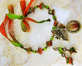 Картинка разное украшения +аксессуары +веера бижутерия украшение фон бусы серьги ожерелье