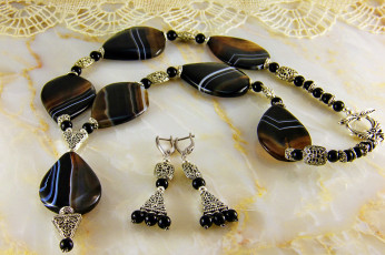 Картинка разное украшения +аксессуары +веера бижутерия украшение фон бусы серьги ожерелье