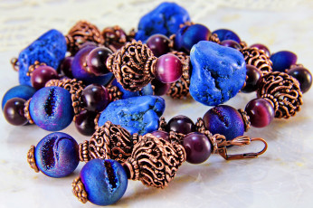 Картинка разное украшения +аксессуары +веера ожерелье бусы серьги бижутерия украшение фон