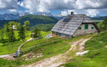Картинка природа пейзажи облака забор тропинка дом леса bohinj горы словения зелень трава дрова деревья