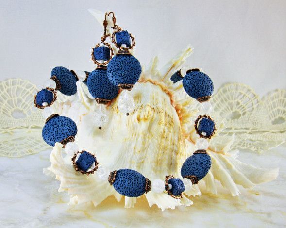 Обои картинки фото разное, украшения,  аксессуары,  веера, фон, бижутерия, украшение, бусы, ожерелье, серьги