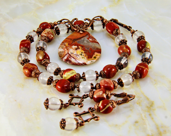 Обои картинки фото разное, украшения,  аксессуары,  веера, украшение, фон, бижутерия, ожерелье, серьги, бусы