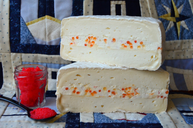 Обои картинки фото tou dels til·lers con huevos de trucha, еда, сырные изделия, сыр