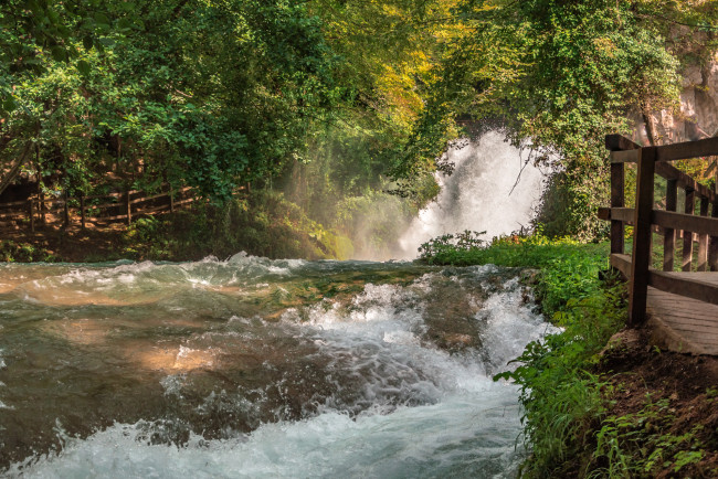 Обои картинки фото природа, водопады, лес, река, водопад