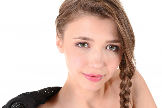 Обои картинки фото девушки, mila azul, коса, взгляд, фон, девушка