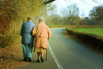 Картинка разное мужчина+женщина старики