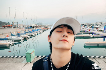 Картинка мужчины ji+li актер лицо кепка яхты