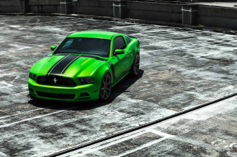 Картинка ford+mustang автомобили mustang зеленый площадка