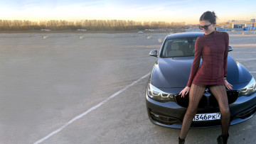 Картинка автомобили -авто+с+девушками красивая девушка upskirt платье короткое задралось приподняла расставила ноги сидит вид спереди тень