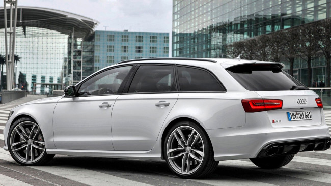 Обои картинки фото audi rs6, автомобили, audi, белый, улица, здания