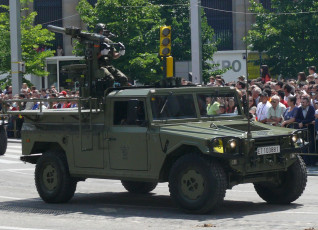 Картинка техника военная пусковая установка внедорожник
