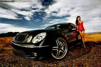 Картинка автомобили авто девушками брюнетка мерседес корсет