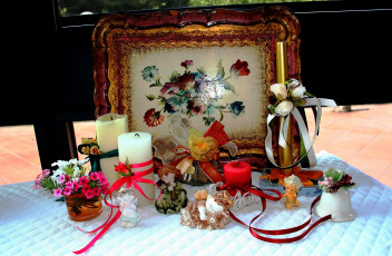 Картинка разное свечи фигурки фарфор ленты поднос