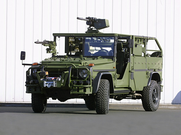 Обои картинки фото техника, военная, мерседес, пулеметы, военный